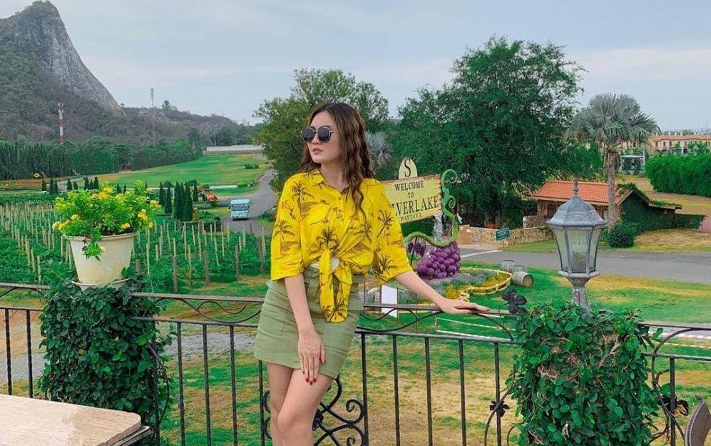 instagram.com/nellakharisma