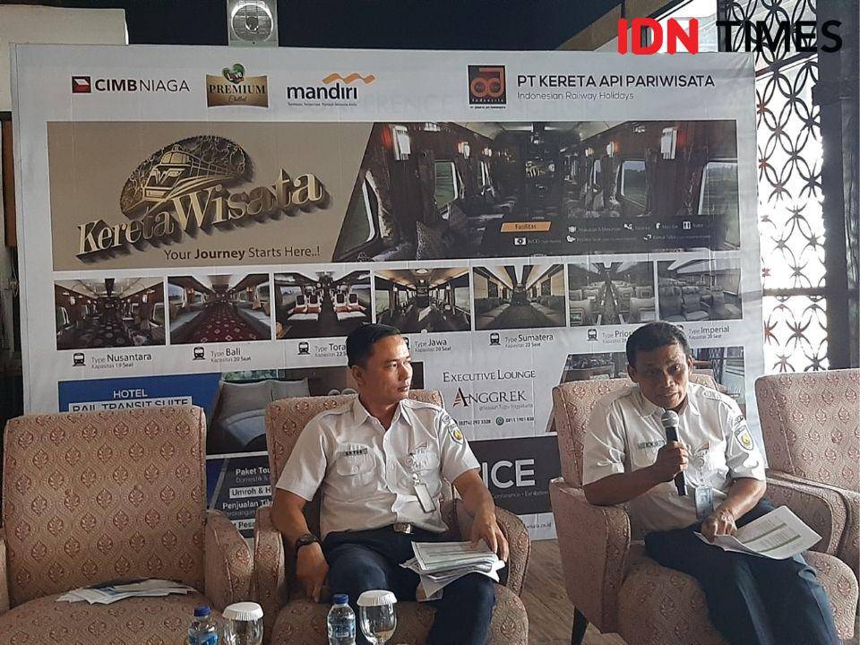 Senior Manager Angkutan Penumpang KAI DAOP 6 Yogyakarta, Gotro Nur Riyadi (kiri) dan Manajer Humas KAI DAOP 6 Yogyakarta, Eko Budiyanto saat memberikan paparan tentang Gapeka 2019 di Stasiun Tugu Yogyakarta, Kamis (28/11/2019). IDN Times/Holy Kartika