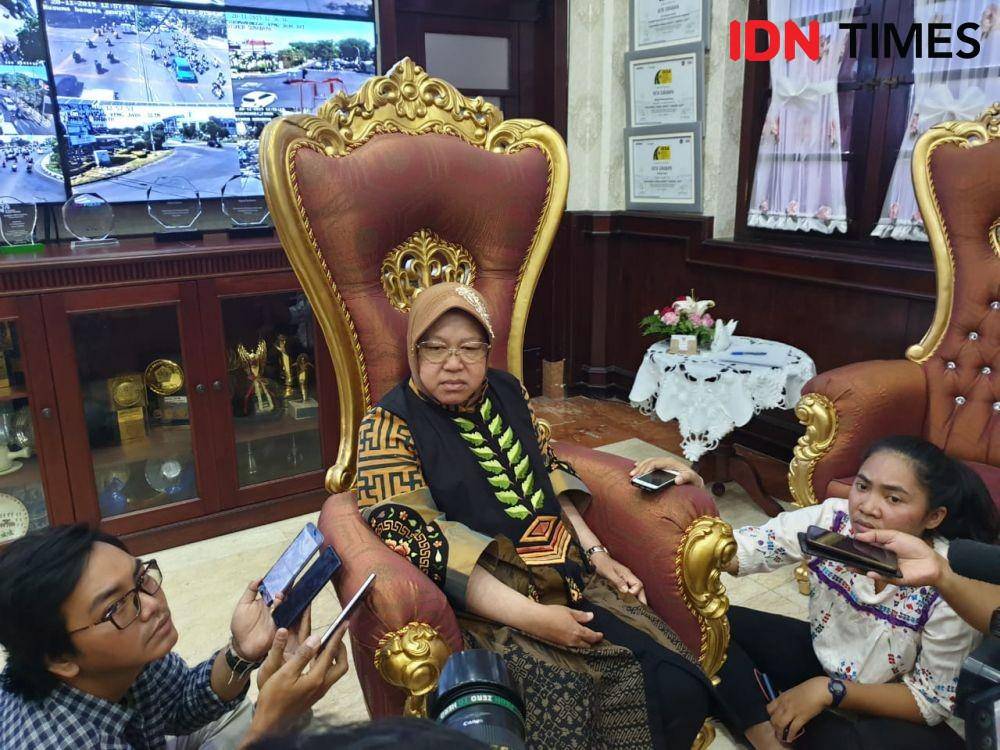 Wali Kota Surabaya, Tri Rismaharini saat berbincang dengan wartawan, Kamis (28/11). IDN Times/Vanny El Rahman