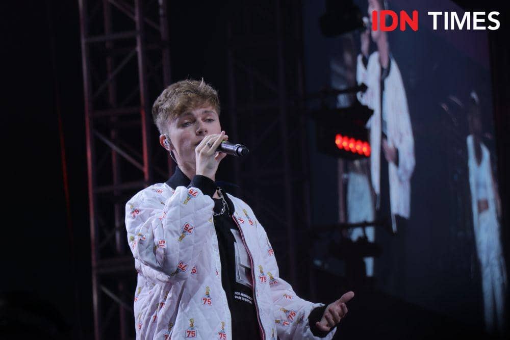 HRVY  dalam YouTube FanFest 2019 di Jakarta, pada 29 November 2019. IDN Times/Nadia Umara