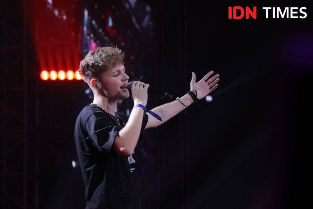 HRVY  dalam YouTube FanFest 2019 di Jakarta, pada 29 November 2019. IDN Times/Nadia Umara