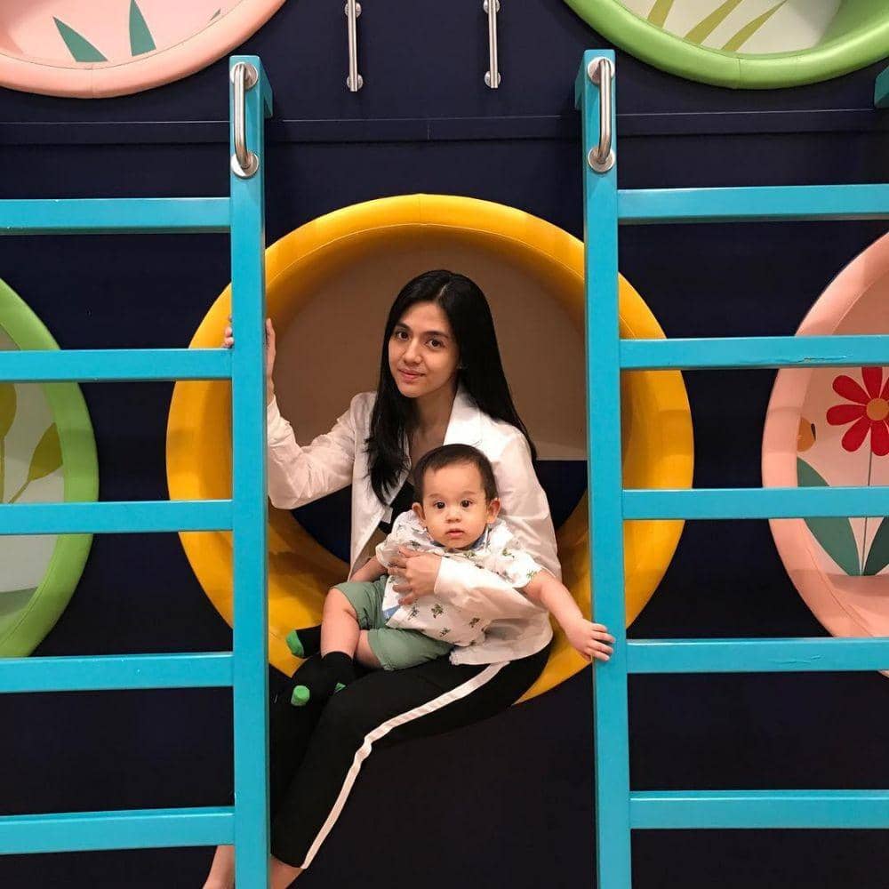 Instagram.com/kyriearnatama