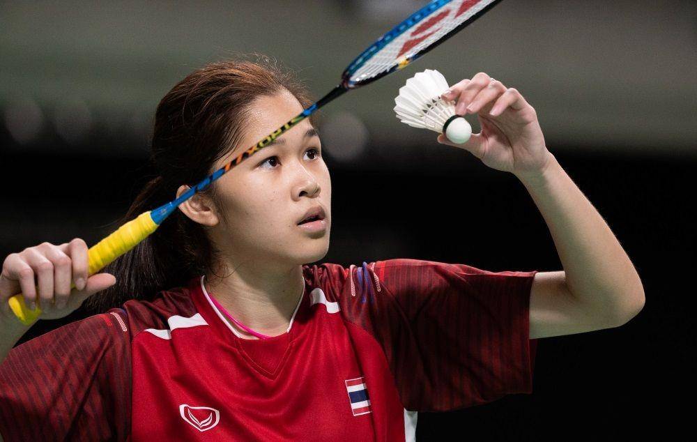 Aksi pebulu tangkis putri Thailand, Phittayaporn Chaiwan, di ajang YOC 2018. Bwfbadminton.com