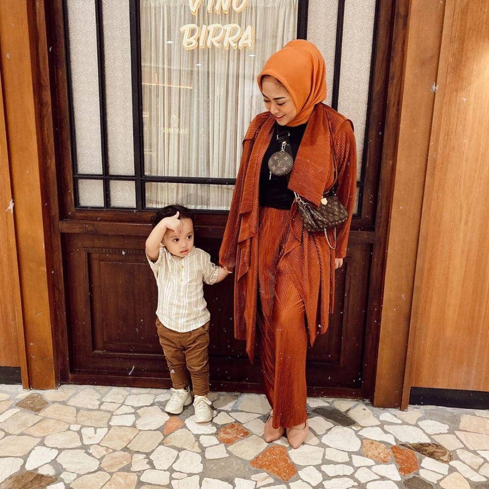 Instagram.com/rachelvennya