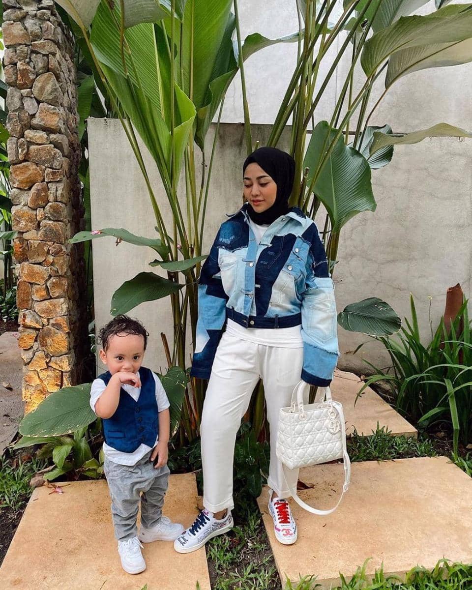 Instagram.com/rachelvennya