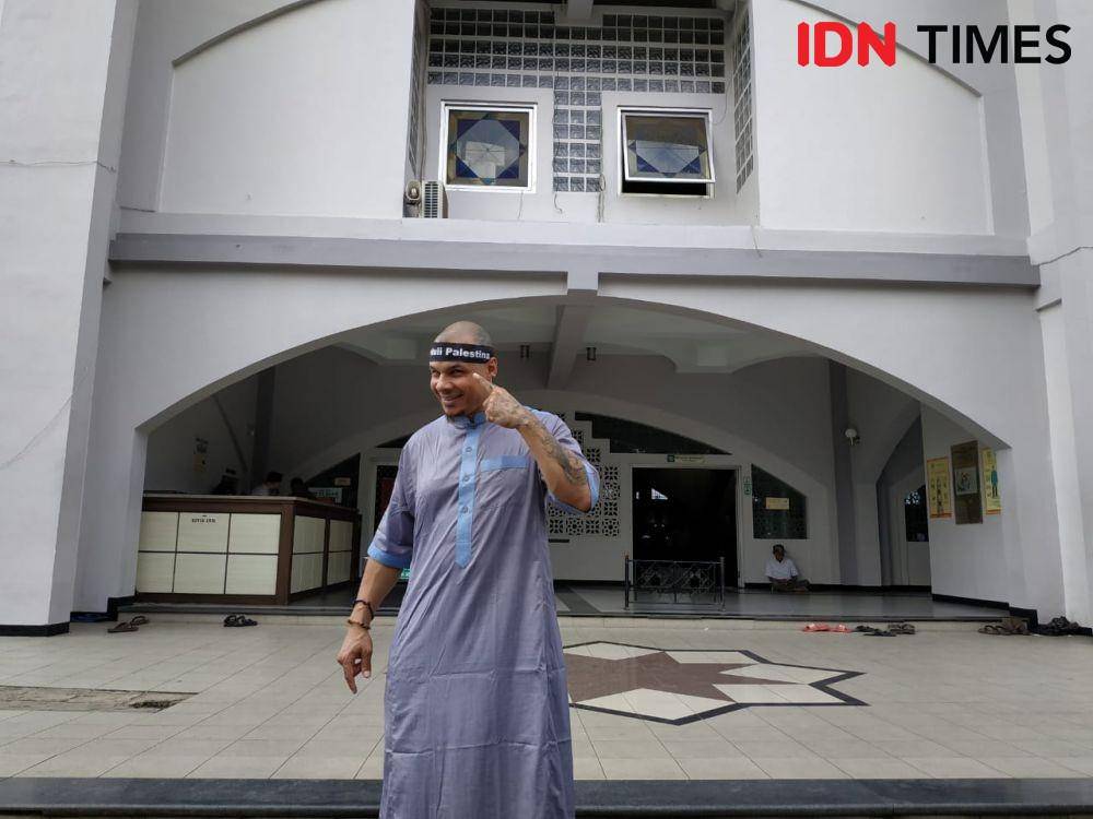 Ishaaq Mustaqim, pria Kanada yang memeluk Islam di Bandung (IDN Times/Galih Persiana)