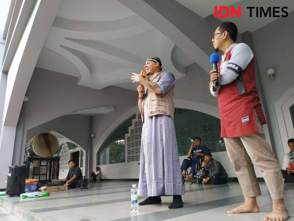Ishaaq Mustaqim, pria Kanada yang memeluk Islam di Bandung (IDN Times/Galih Persiana)