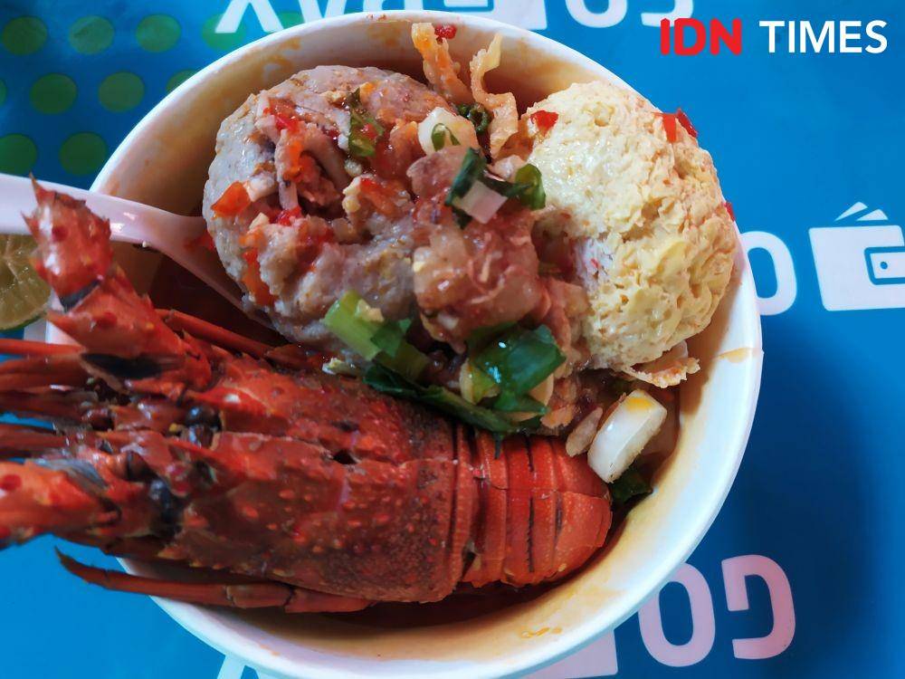 Bakso gurita jadi menu favorit di Festival Makanan Pedas. IDN Times/Fariz Fardianto
