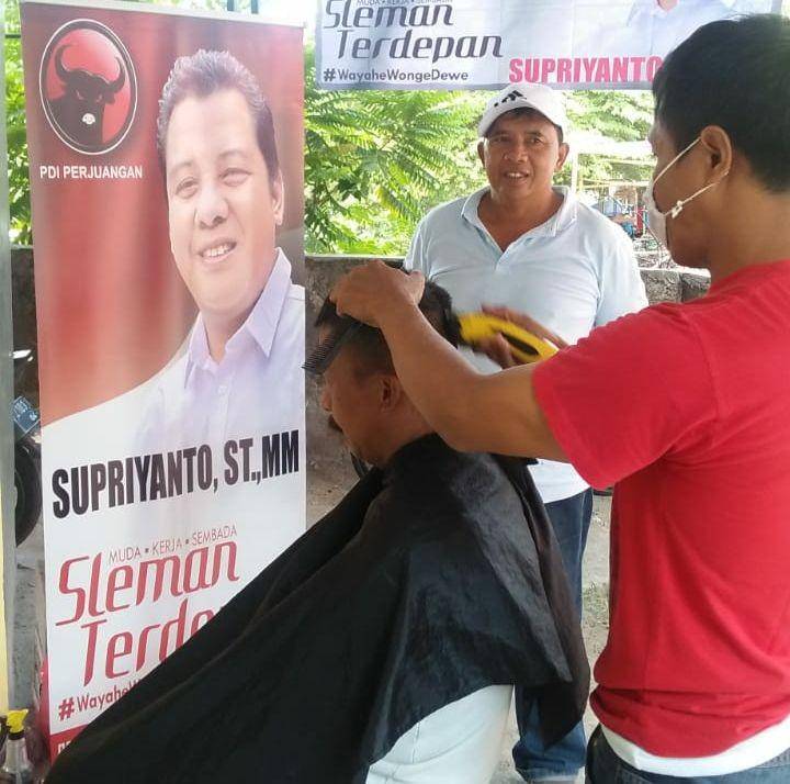 Balon bupati Sleman Supriyanto gelar potong rambut gratis di pasar Cebongan. IDN Times/Istimewa