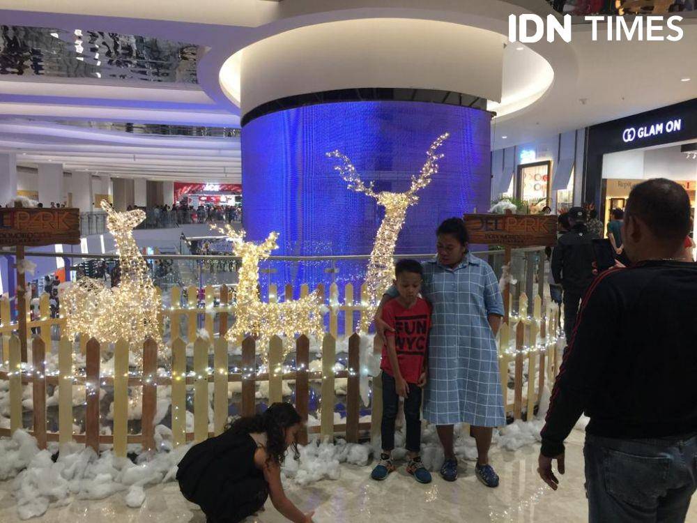 Konsep foto natal di Mall Podomoro Delipark (Indah Permata Sari)