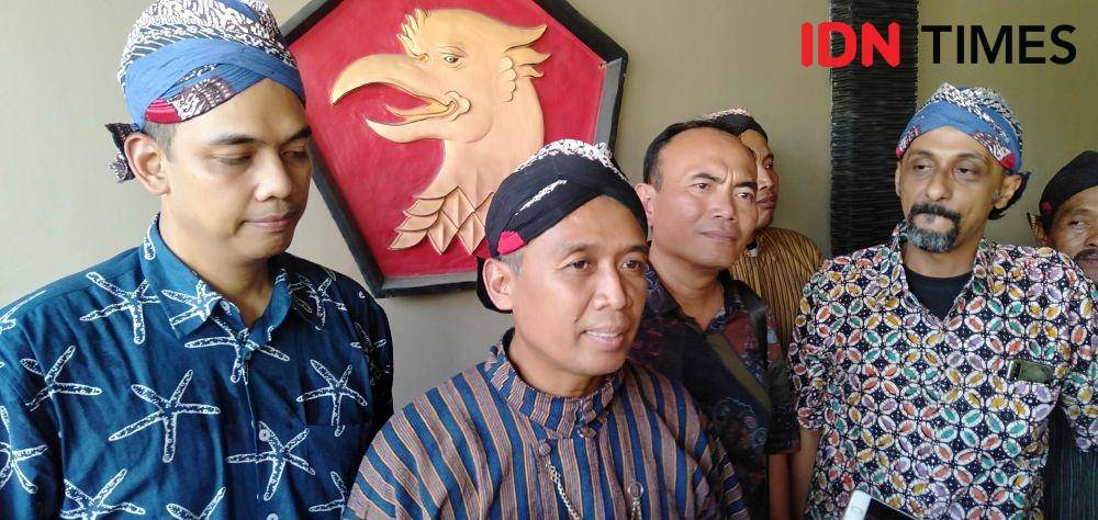 Nur Rakhmat (nomor 2 dari kiri) mendaftar balon wakil bupati ke DPC Partai Gerindra Bantul. IDN Times/Daruwaskita