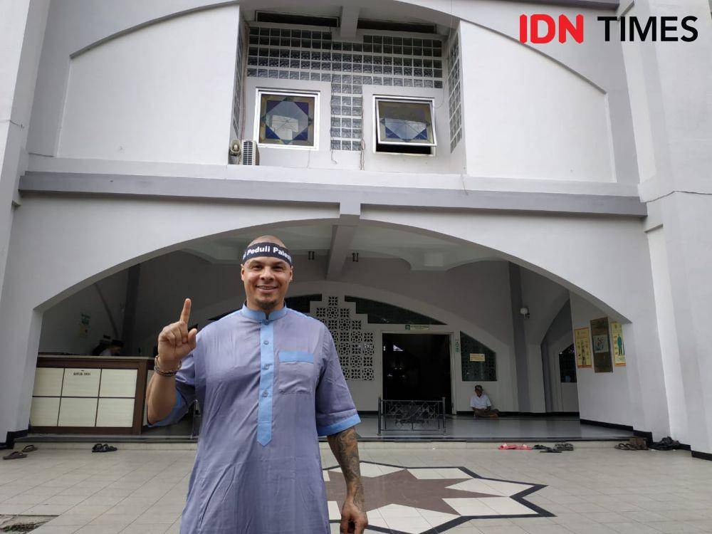 Ishaaq Mustaqim, pria Kanada yang memeluk Islam di Bandung (IDN Times/Galih Persiana)