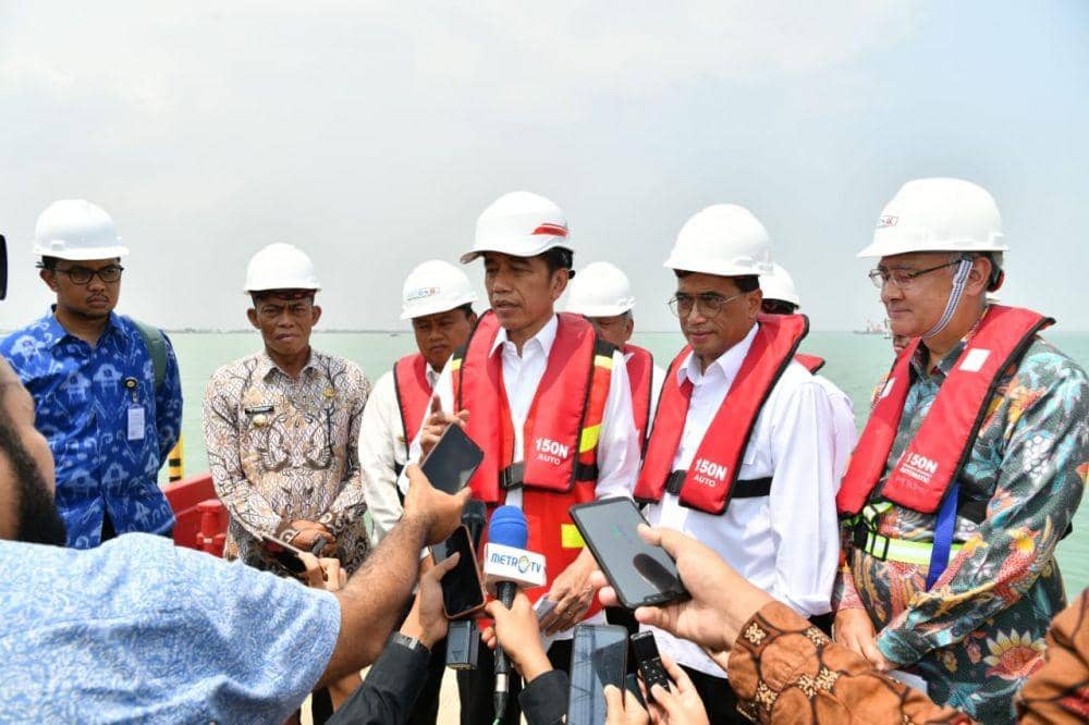 Presiden Jokowi saat meninjau Pelabuhan Patimban, Subang, Jawa Barat, Jumat 29 November 2019 (Dok.IDN Times/Biro Pers Kepresidenan)
