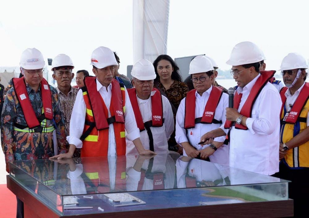 Presiden Jokowi saat meninjau Pelabuhan Patimban, Subang, Jawa Barat, Jumat 29 November 2019 (Dok.IDN Times/Biro Pers Kepresidenan)
