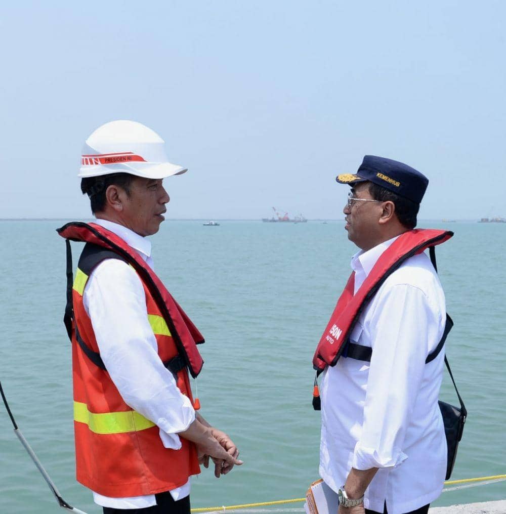 Presiden Jokowi saat meninjau Pelabuhan Patimban, Subang, Jawa Barat, Jumat 29 November 2019 (Dok.IDN Times/Biro Pers Kepresidenan)