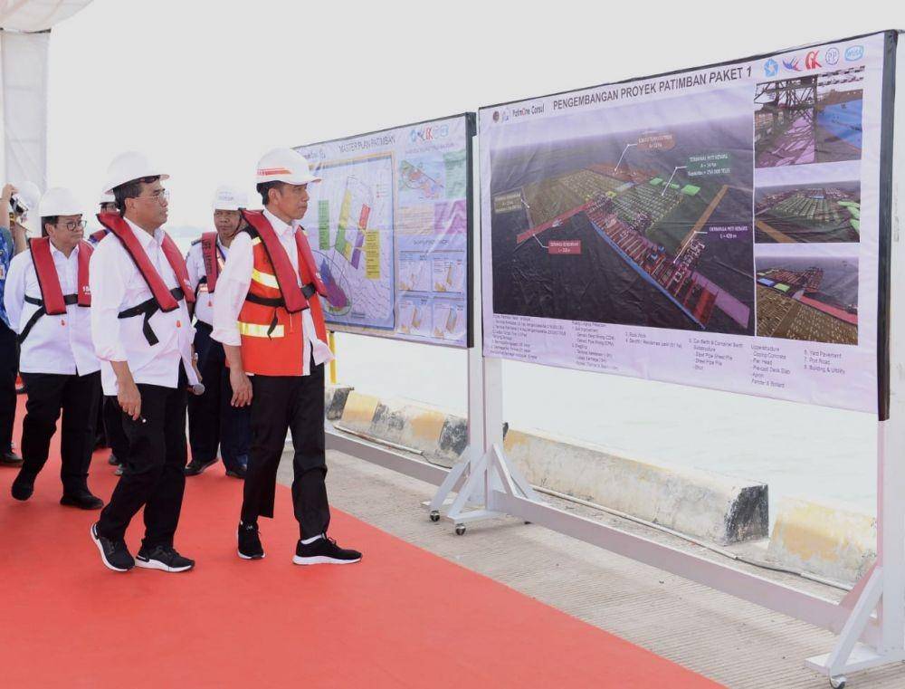 Presiden Jokowi saat meninjau Pelabuhan Patimban, Subang, Jawa Barat, Jumat 29 November 2019 (Dok.IDN Times/Biro Pers Kepresidenan)