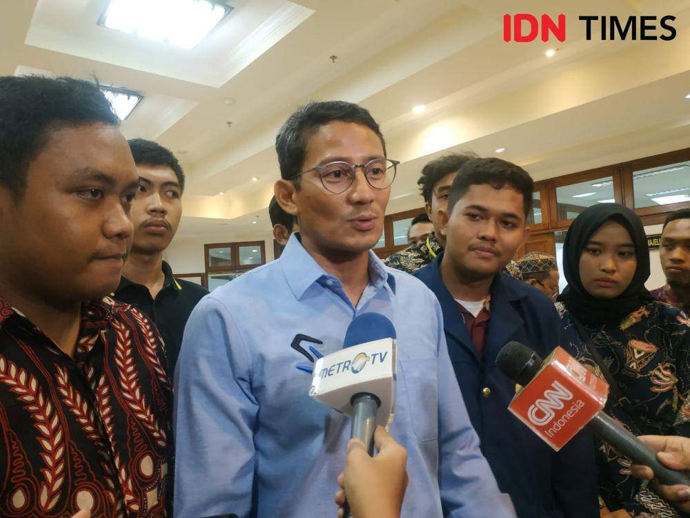 Sandiaga Uno saat berada di Universitas Airlangga, Jumat (29/11). (IDN Times/Fitria Madia)