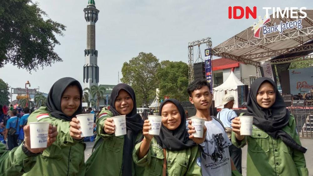 Pemecahan rekor MURI minum kopi organik sebanyak 15 ribu cangkir, Sabtu (30/11), IDN Times/Aji