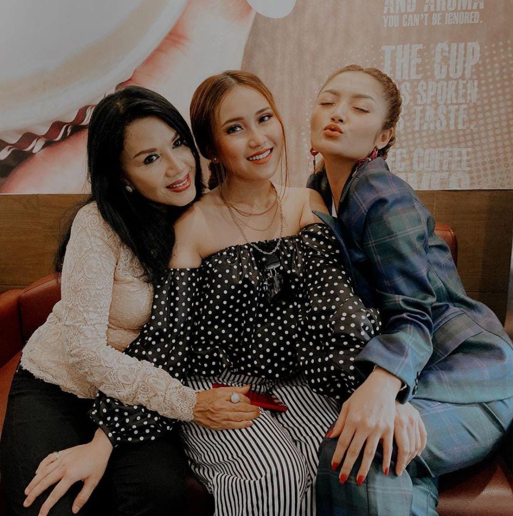 instagram/sitibadriahh