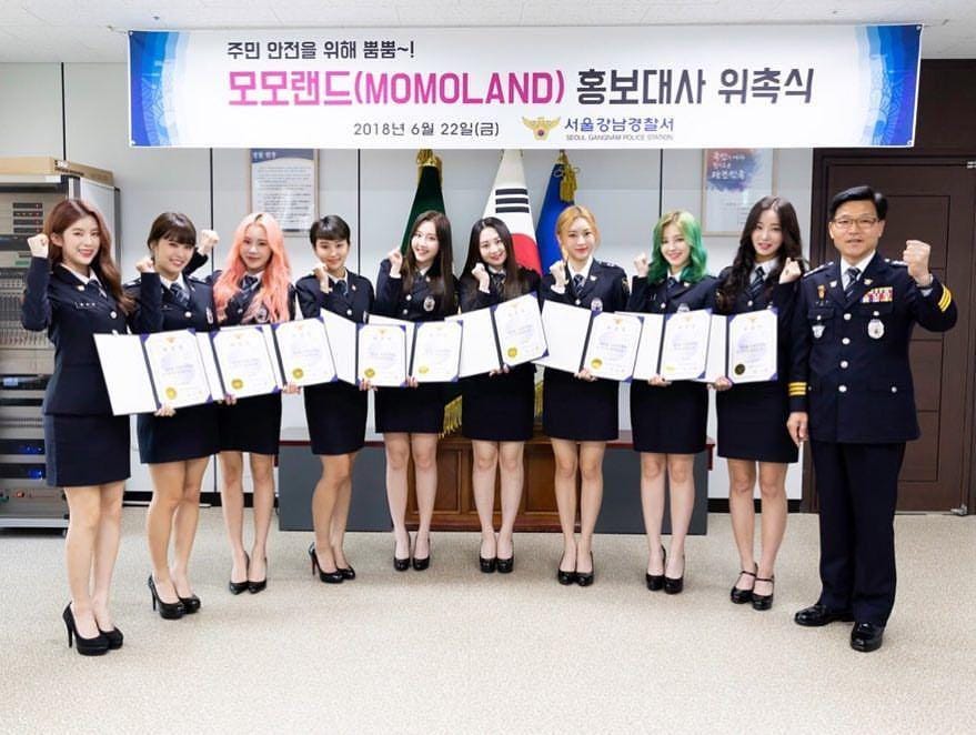 instagram.com/momoland_official