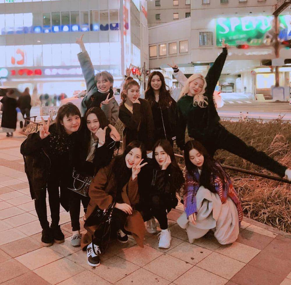 instagram.com/momoland_official