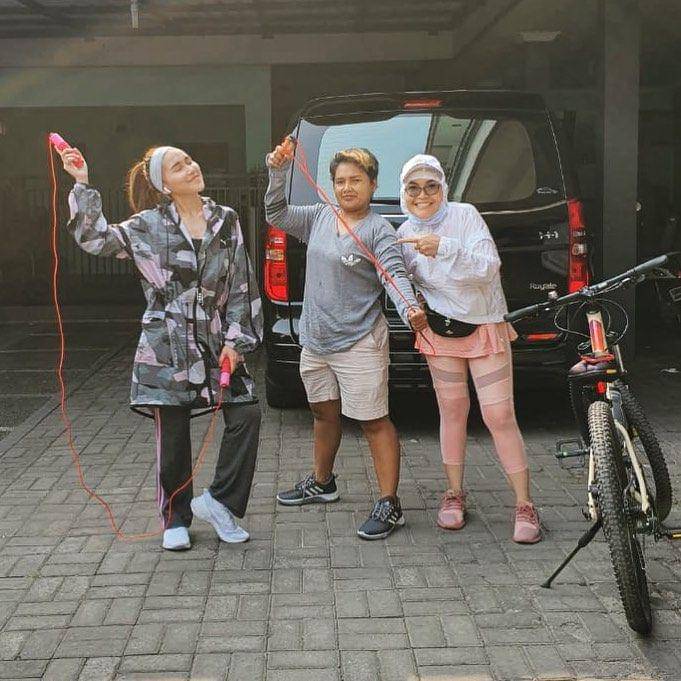 instagram.com/ayutingting92