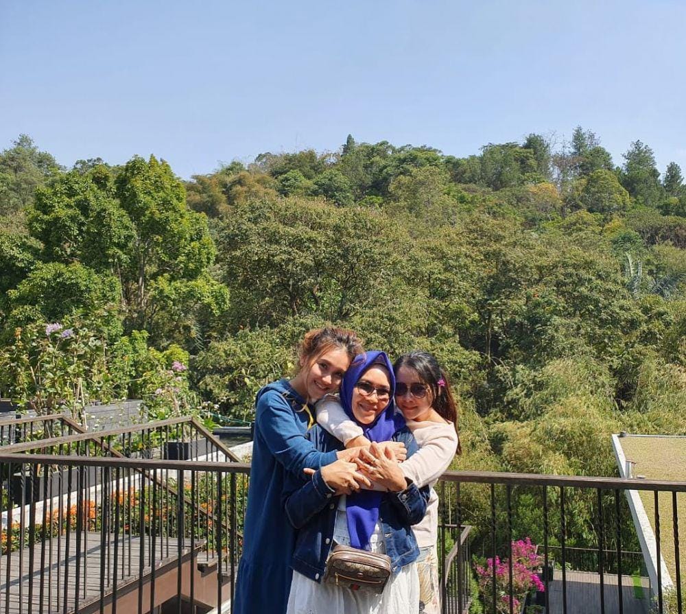 instagram.com/ayutingting92