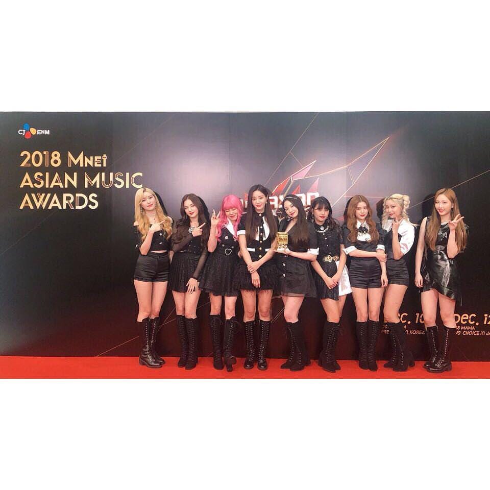 instagram.com/momoland_official