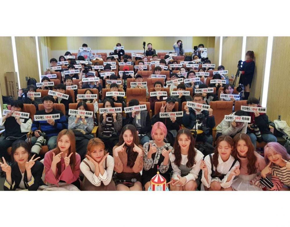 instagram.com/momoland_official