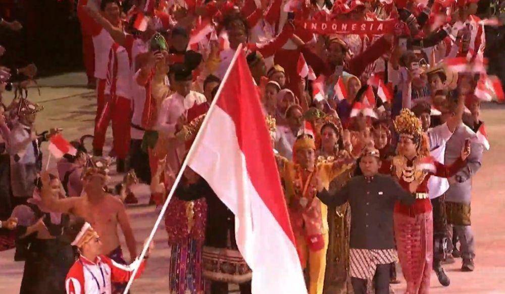 Kontingen Indonesia dalam pembukaan SEA Games 2019 pada Sabtu (30/11) di Filipina (Twitter.com/BadmintonTalk)