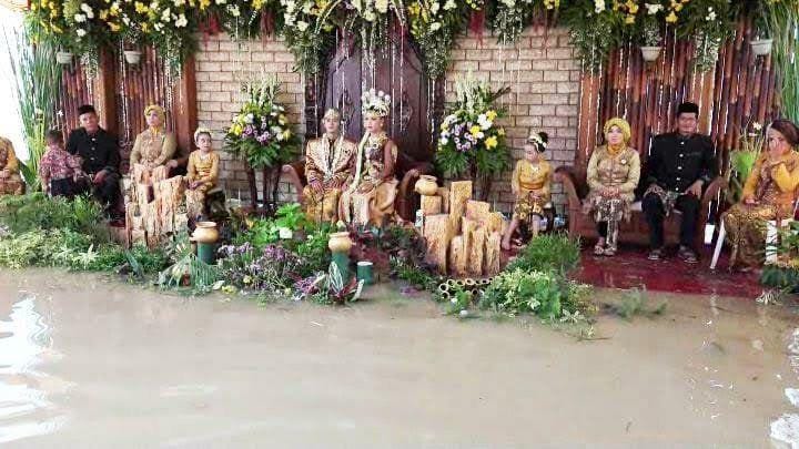 twitter.com/CrazyinINA