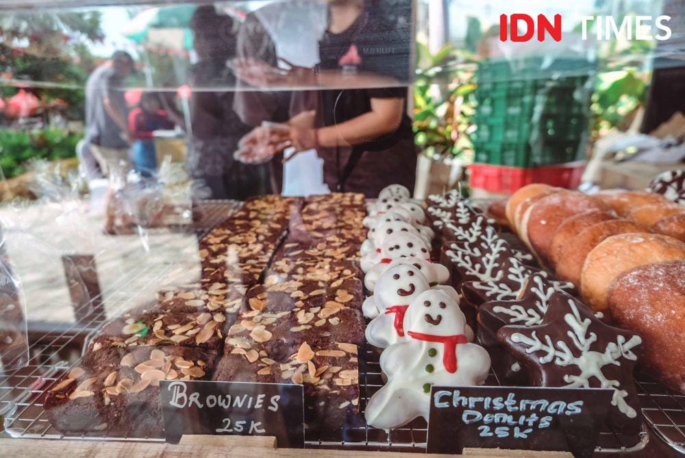 Menu baru Redback Specialty Coffee bertema Natal yang dihadirkan dalam Sunday Market di Golf Graha Famili, Surabaya (1 Desember 2019). IDN Times/Reza Iqbal