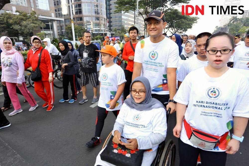 Kementerian Sosial Republik Indonesia menggelar jalan sehat yang diikuti 1.000 penyandang disabilitas di depan Gedung FX Senayan, Jakarta Selatan, Minggu (1/11)/IDN Times Dini Suciatiningrum