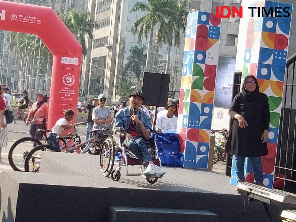 Kementerian Sosial Republik Indonesia menggelar jalan sehat yang diikuti 1.000 penyandang disabilitas di depan Gedung FX Senayan, Jakarta Selatan, Minggu (1/11)/