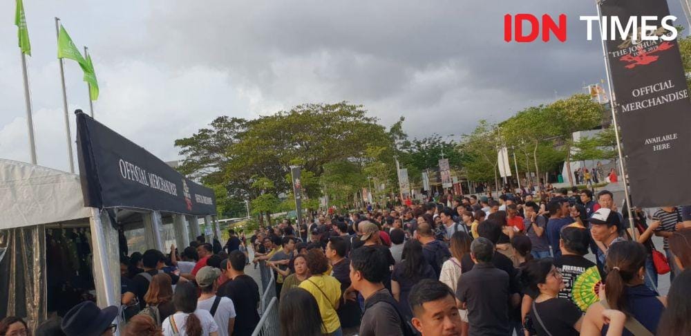 Suasana luar National Stadium, Singapura sebelum konser U2 dimulai, pada 30 November 2019. IDN Times/Uni Lubis IDN Times/Uni Lubis IDN