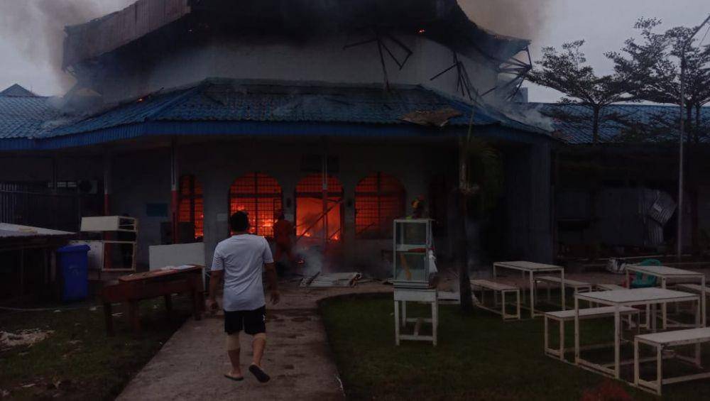 Ruang kantin Lapas Perempuan Tanjung Gusta terbakar, Minggu (01/12) (Istimewa)