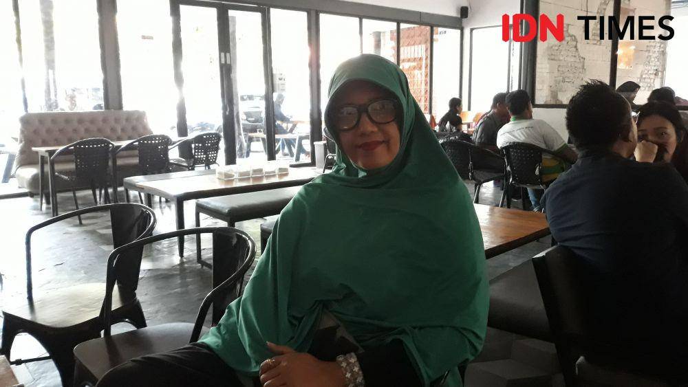 Ibu Elfira, Driver Grabcar Saat Diwawancara untuk Campaign #AkuPerempuan di Surabaya. 25 November 2019. IDN Times/Fajar Laksmita