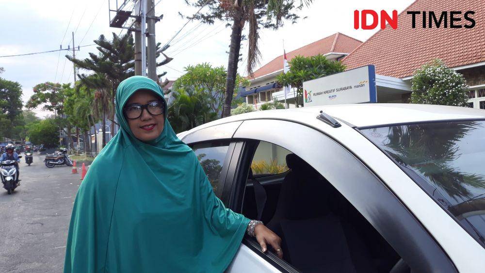 Ibu Elfira, Driver Grabcar Saat Diwawancara untuk Campaign #AkuPerempuan di Surabaya. 25 November 2019. IDN Times/Fajar Laksmita