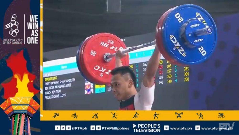 Atlet angkat besi Indonesia, Eko Yuli Irawan, di ajang SEA Games 2019. Twitter/@BadmintonTalk