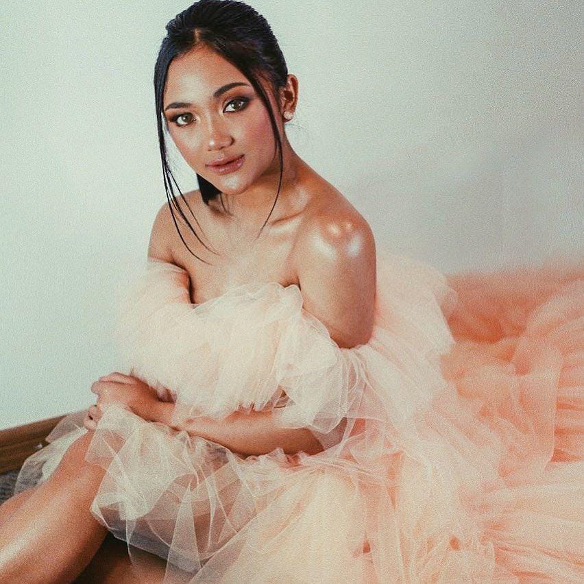 instagram.com/marion jola