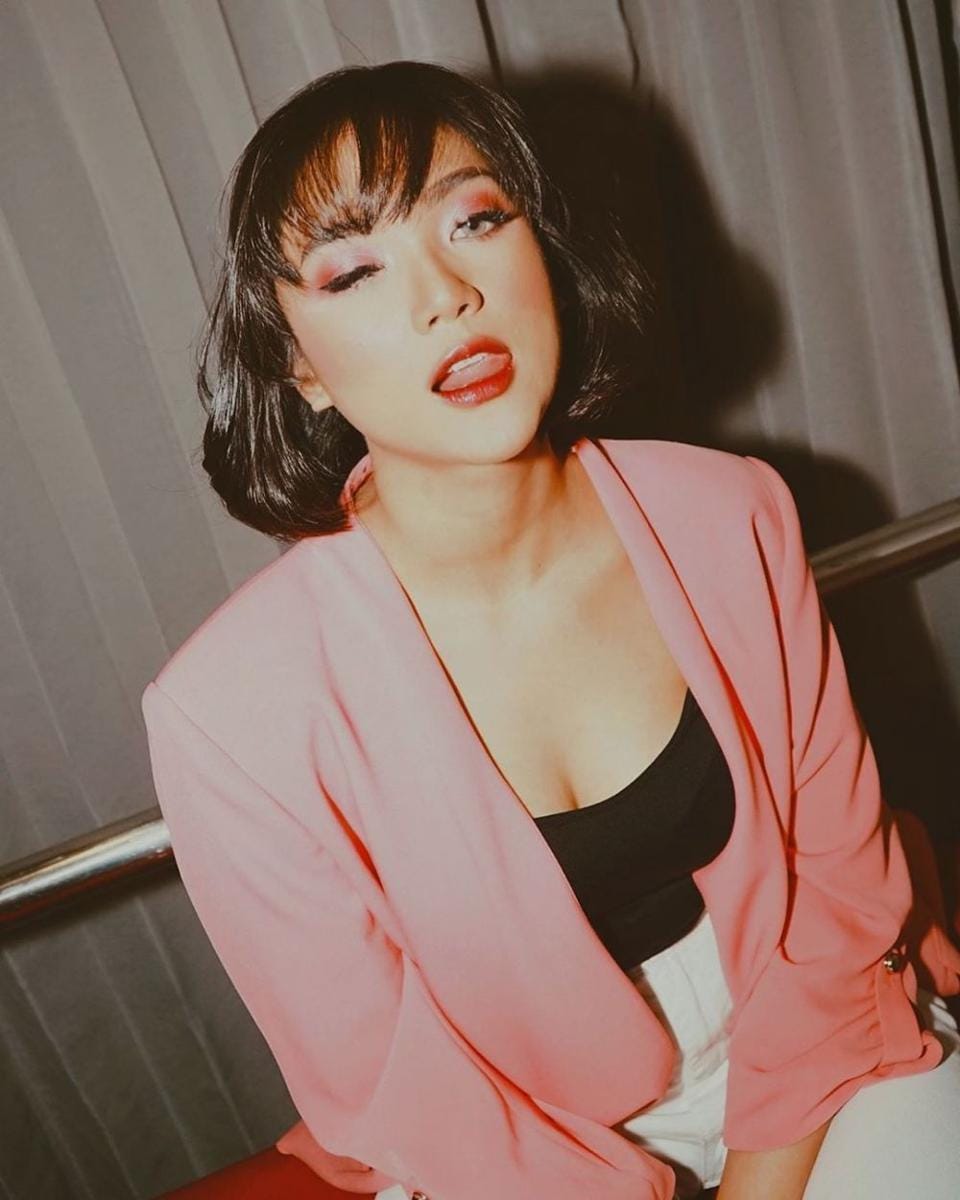 instagram.com/marion jola