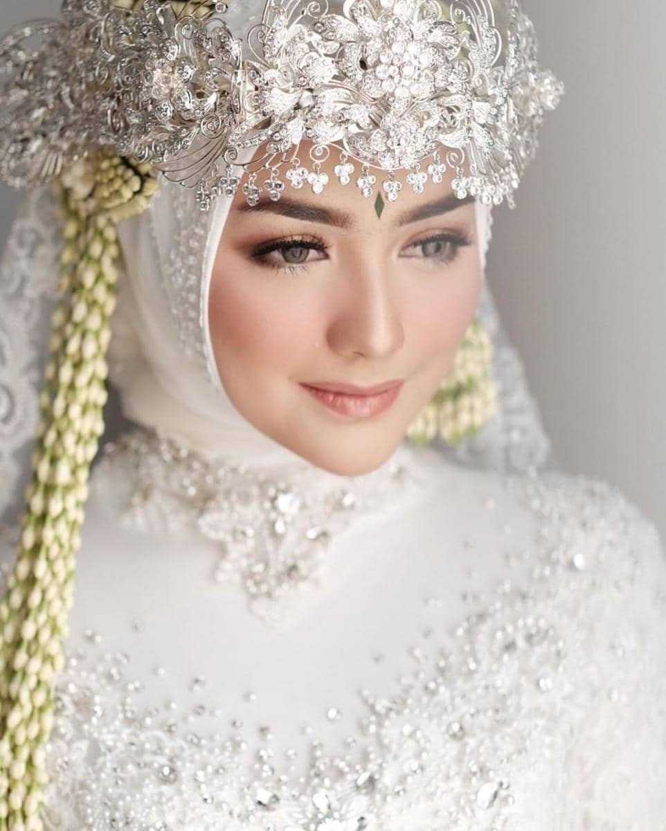 Instagram/redberrywedding