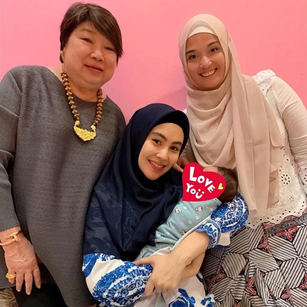 Instagram.com/kartikaputriworld