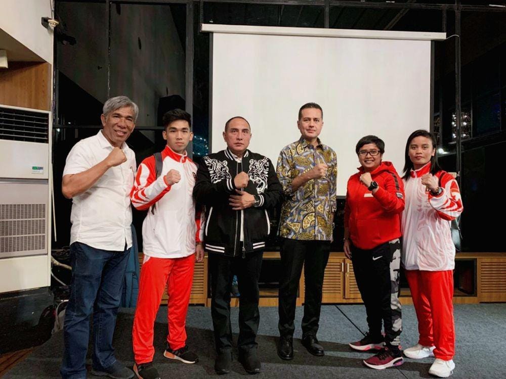 Ocha (kanan) bersama Ketua KONI Sumut, Gubernur dan Wakil Gubernur Sumut (Dok.IDN Times/istimewa)