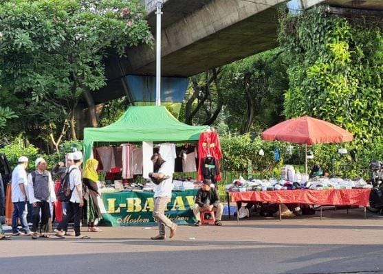 Pedagang menjamur di tengah aksi Reuni 212 pada 2 Desember 2019, Aryodamar/IDN Times