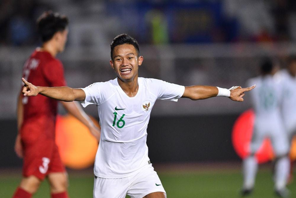 Pemain Timnas U-22, Sani Rizki mencetak gol ke gawang Vietnam dalam pertandingan Grup B SEA Games 2019 di Stadion Rizal Memorial, Manila, Filipina, Minggu (1/12). ANTARA FOTO/Sigid Kurniawan/ama.