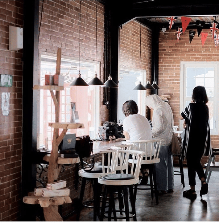 instagram.com/cafebrickjogja