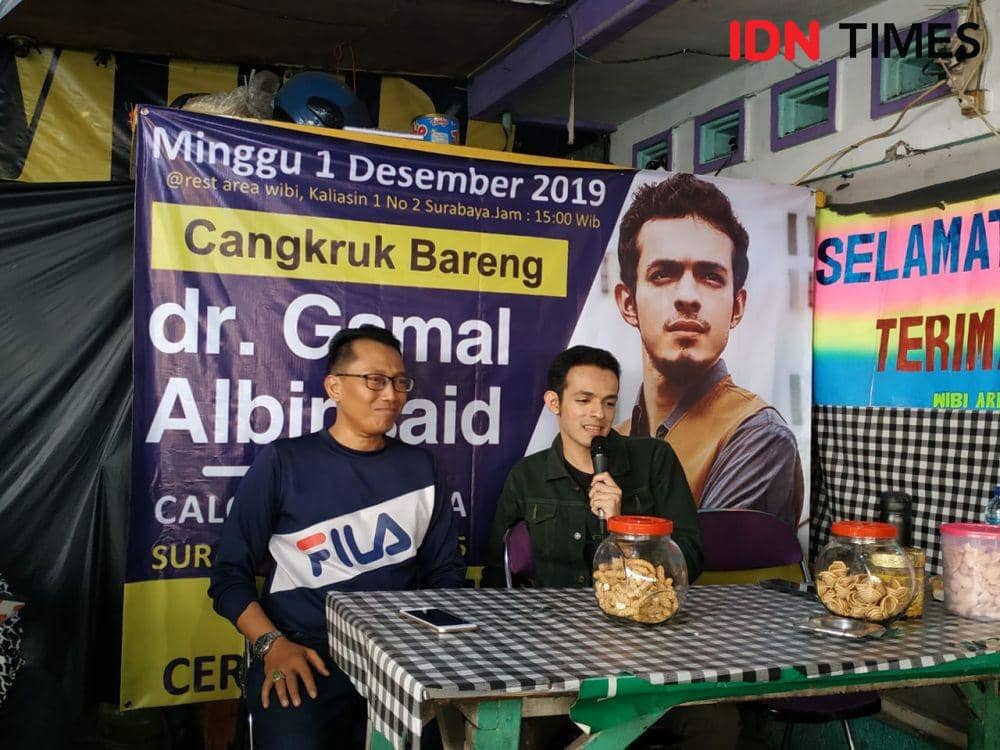 Gamal Albinsaid (kanan) saat mendeklarasikan dirinya sebagai cawali Kota Surabaya, Minggu (1/12). IDN Times/Fitria Madia