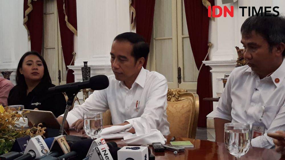Presiden Jokowi memberikan keterangan pers di Istana Merdeka, Jakarta Pusat, Senin 2 Desember 2019 (IDN Times/Teatrika Handiko Putri)