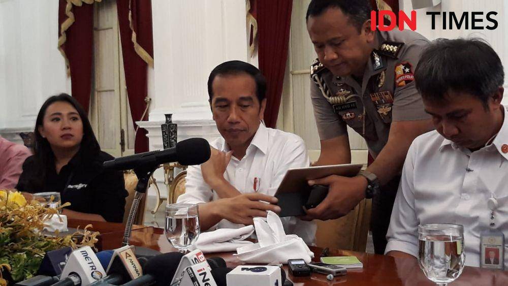 Presiden Jokowi memberikan keterangan pers di Istana Merdeka, Jakarta Pusat, Senin 2 Desember 2019 (IDN Times/Teatrika Handiko Putri)